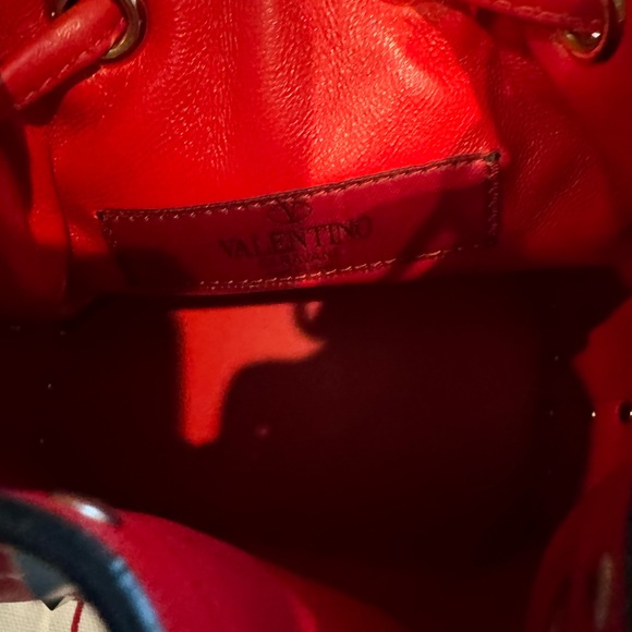 Valentino Garavni mini bucket bag with studs - RED - Picture 8 of 11